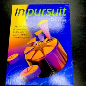 IN PURSUIT board game - complete
